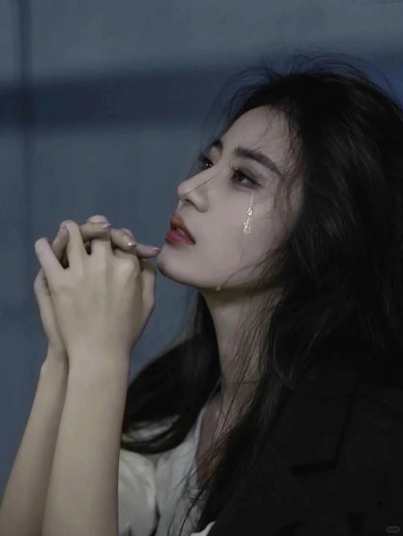 ảnh con gái khóc 45