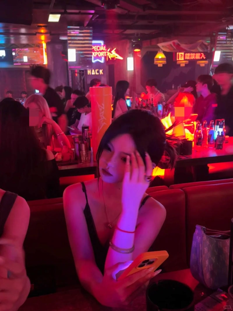 ảnh gái đi bar 44