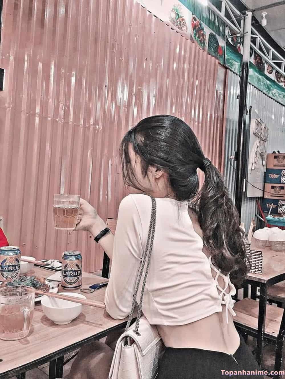 ảnh con gái uống bia 8