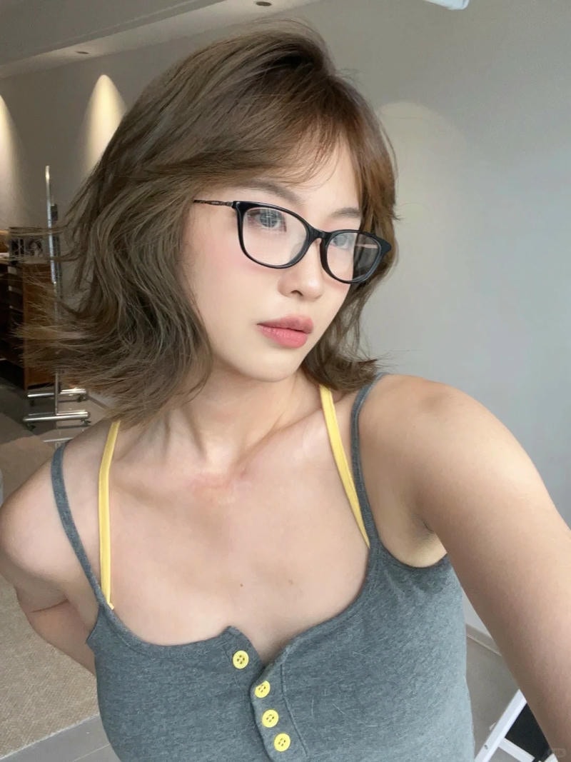 Ảnh gái xinh tóc ngang vai 2k3 48