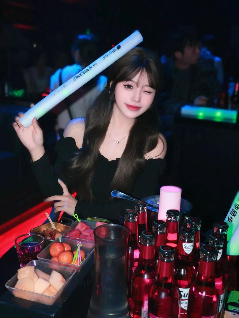 ảnh gái đi bar 53