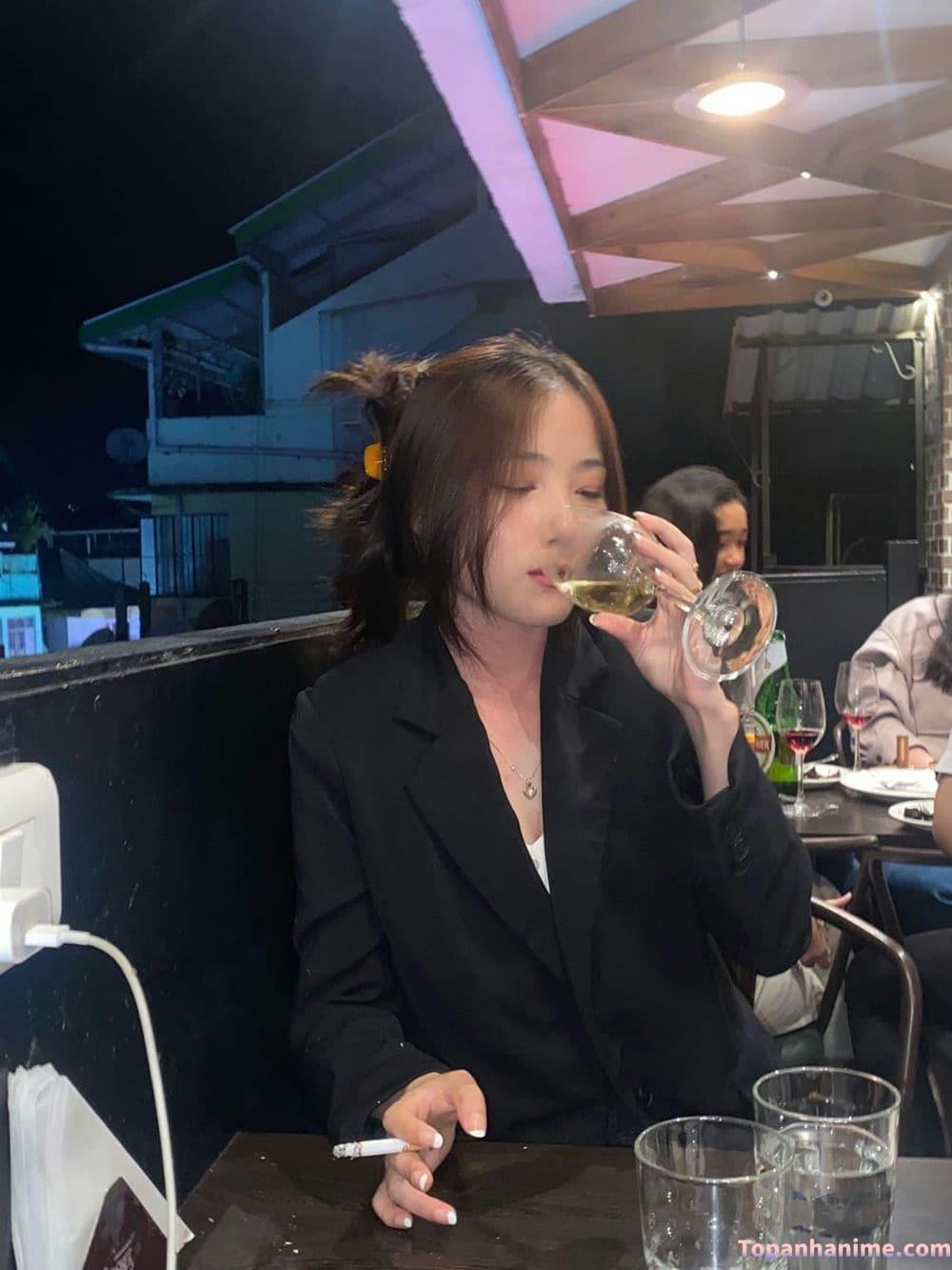 ảnh con gái uống bia 30