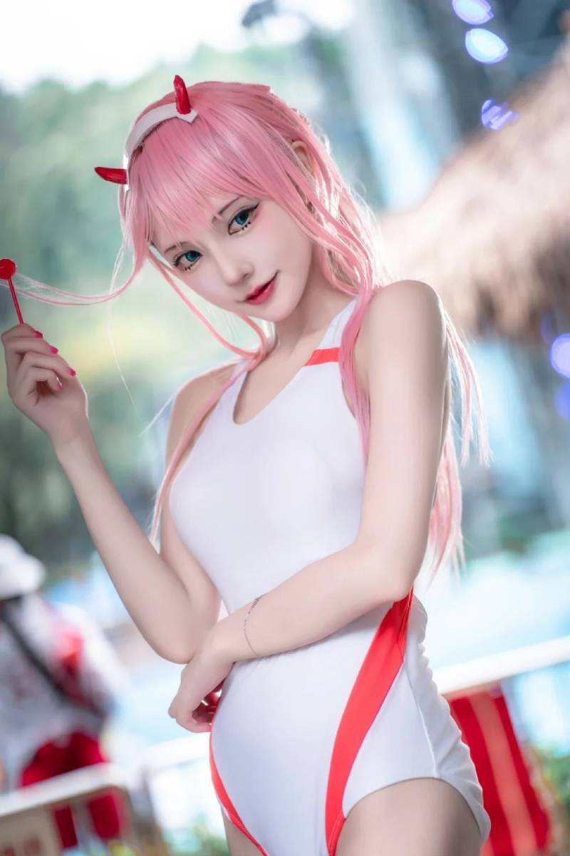 Cosplay Zero Two 4