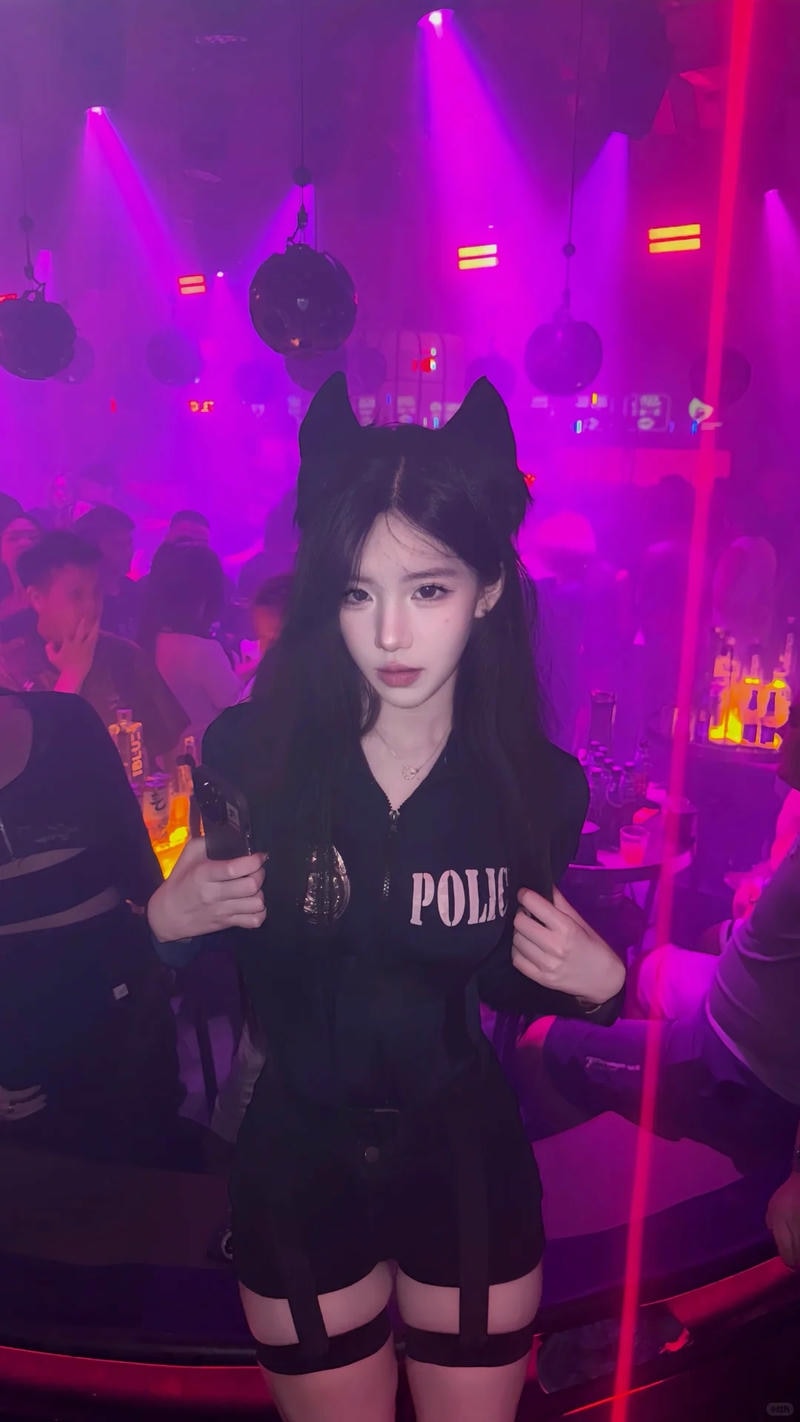 ảnh gái đi bar 55