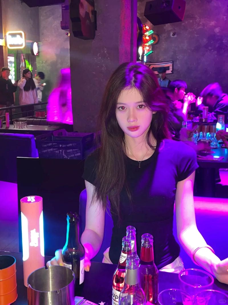 ảnh gái đi bar 60