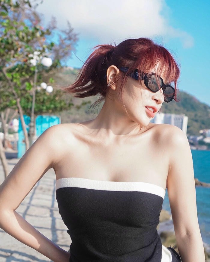 Khả Như bikini 13