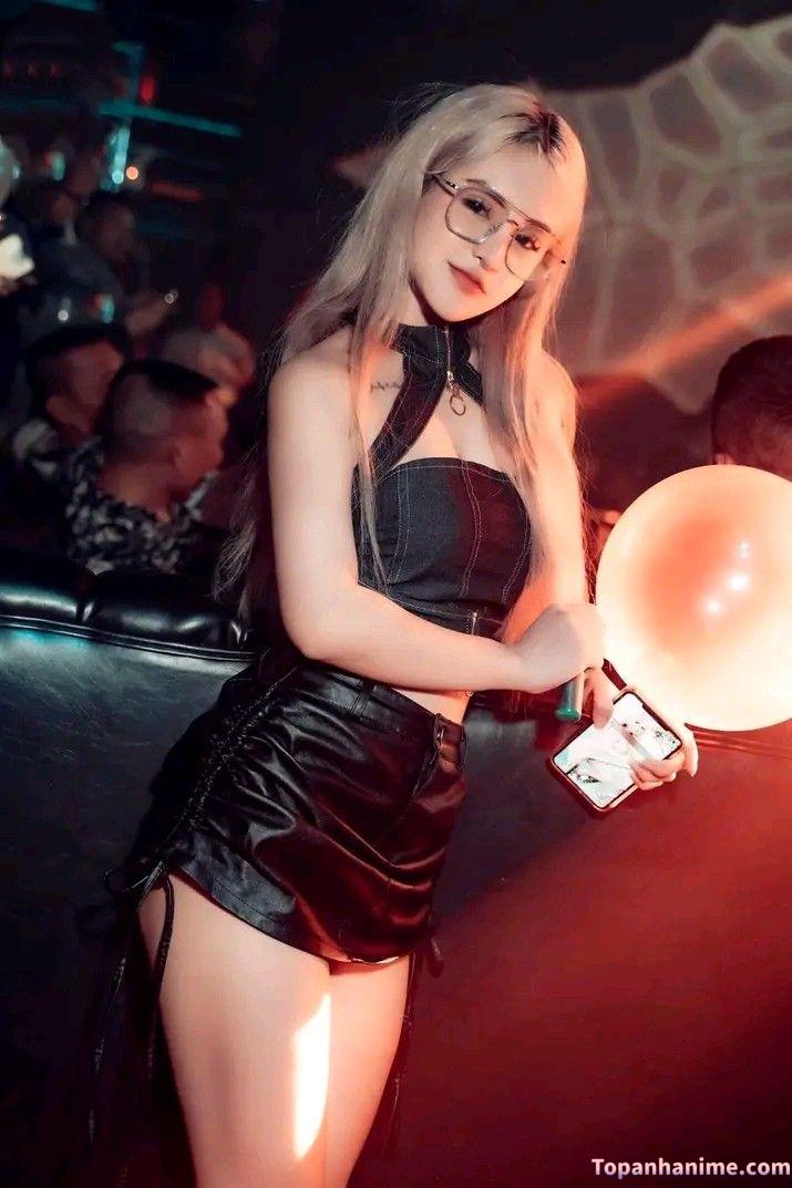 ảnh gái đi bar 18