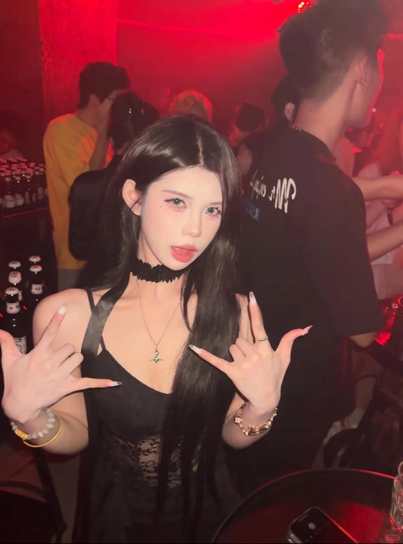 ảnh gái đi bar 65