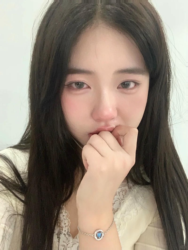 ảnh con gái khóc 76