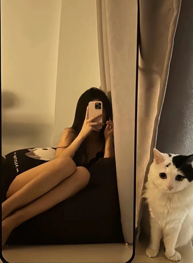 ảnh chụp trước gương che mặt nữ 37