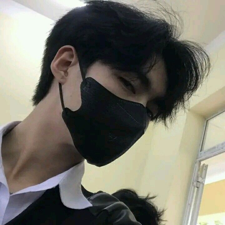 Ảnh con trai đeo khẩu trang đen 6