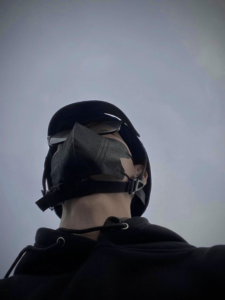 Ảnh con trai đeo khẩu trang đen 15