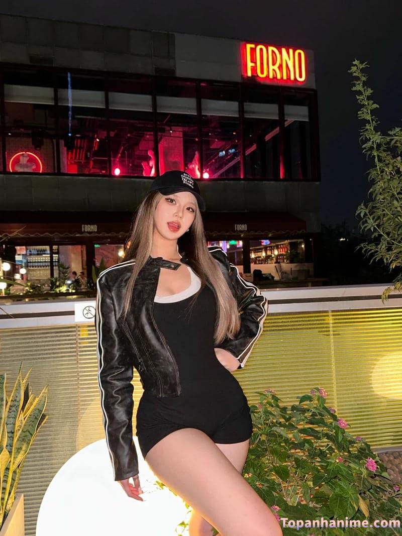 ảnh đùi con gái 49