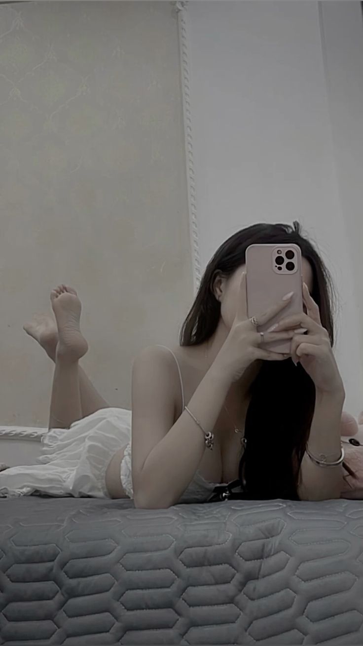 Hình ảnh gái xinh che mặt 6