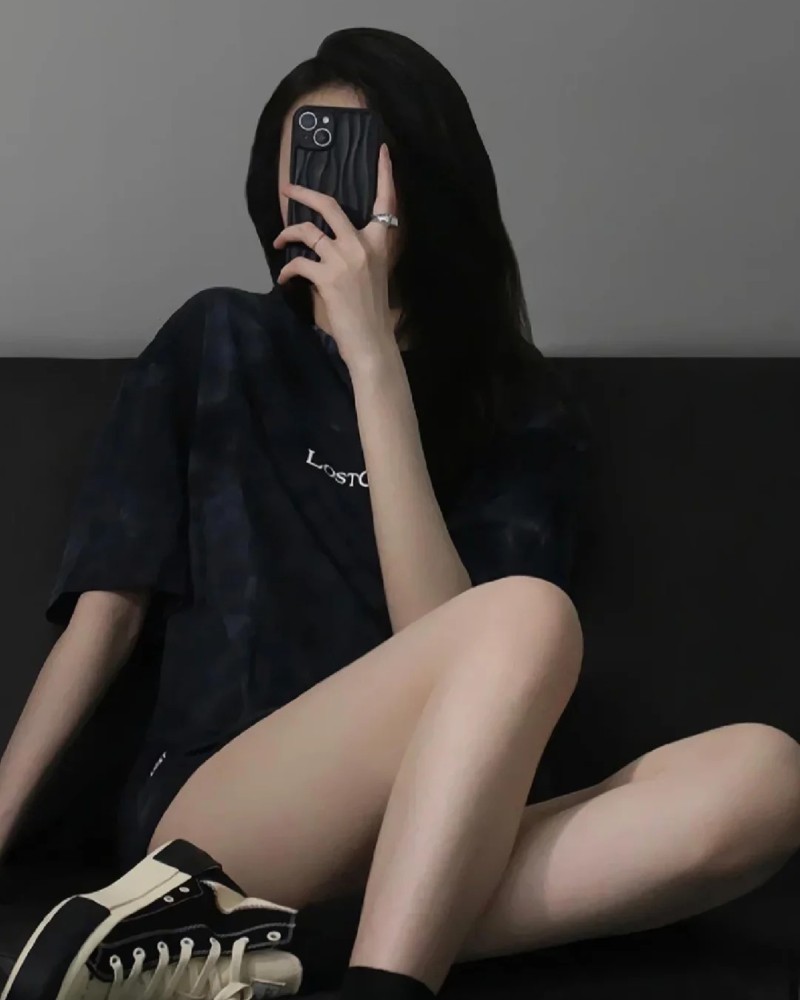 Gái Xinh Che Mặt Bằng Điện Thoại 26