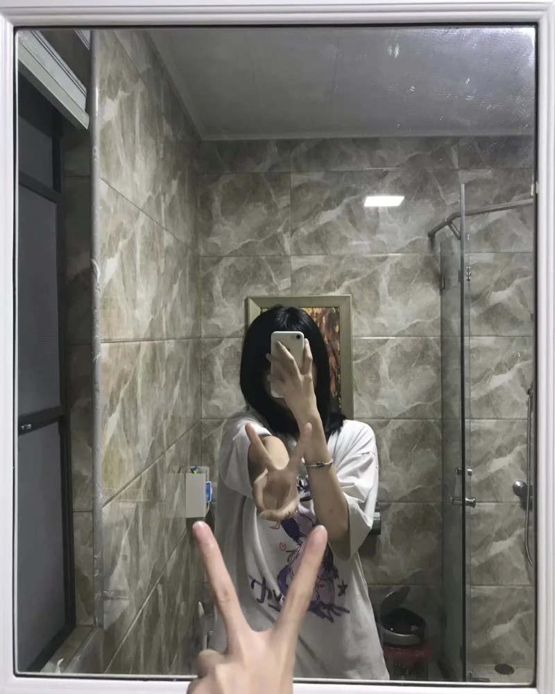 Gái Xinh Che Mặt Bằng Điện Thoại 36