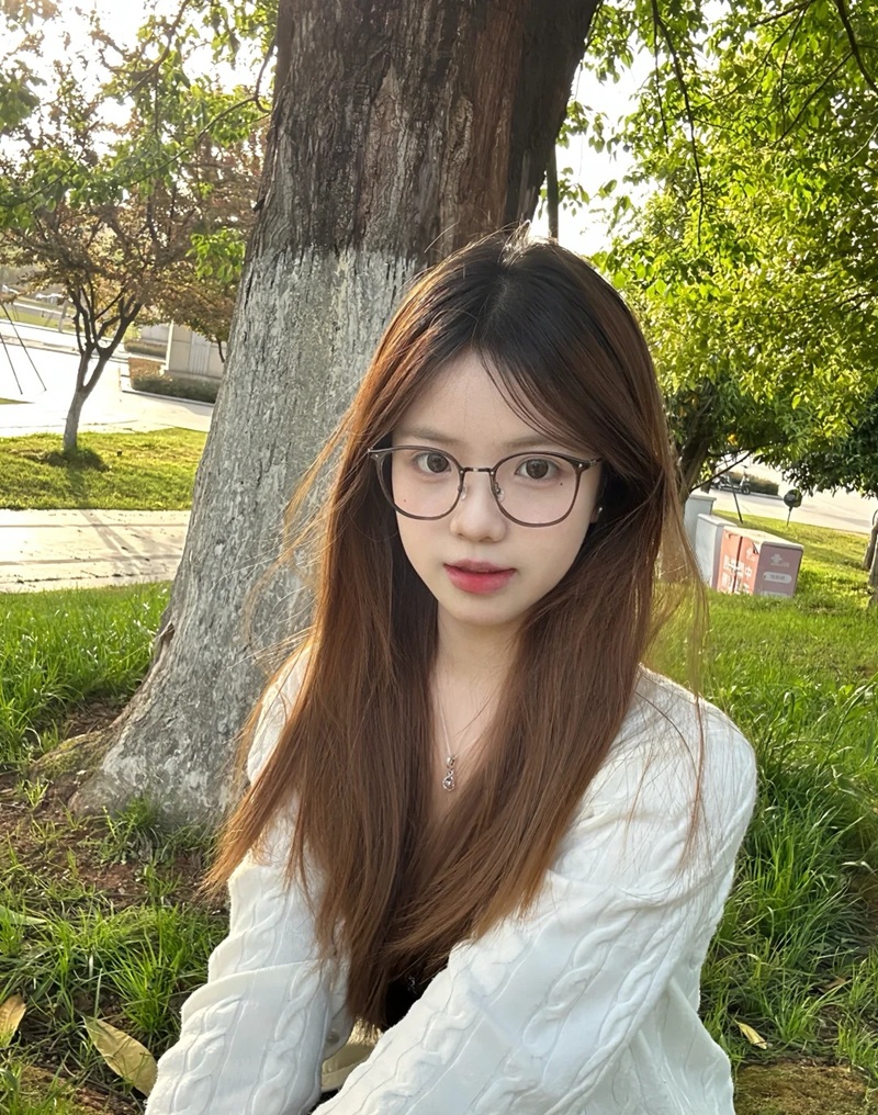 Gái Xinh Đeo Kính 33