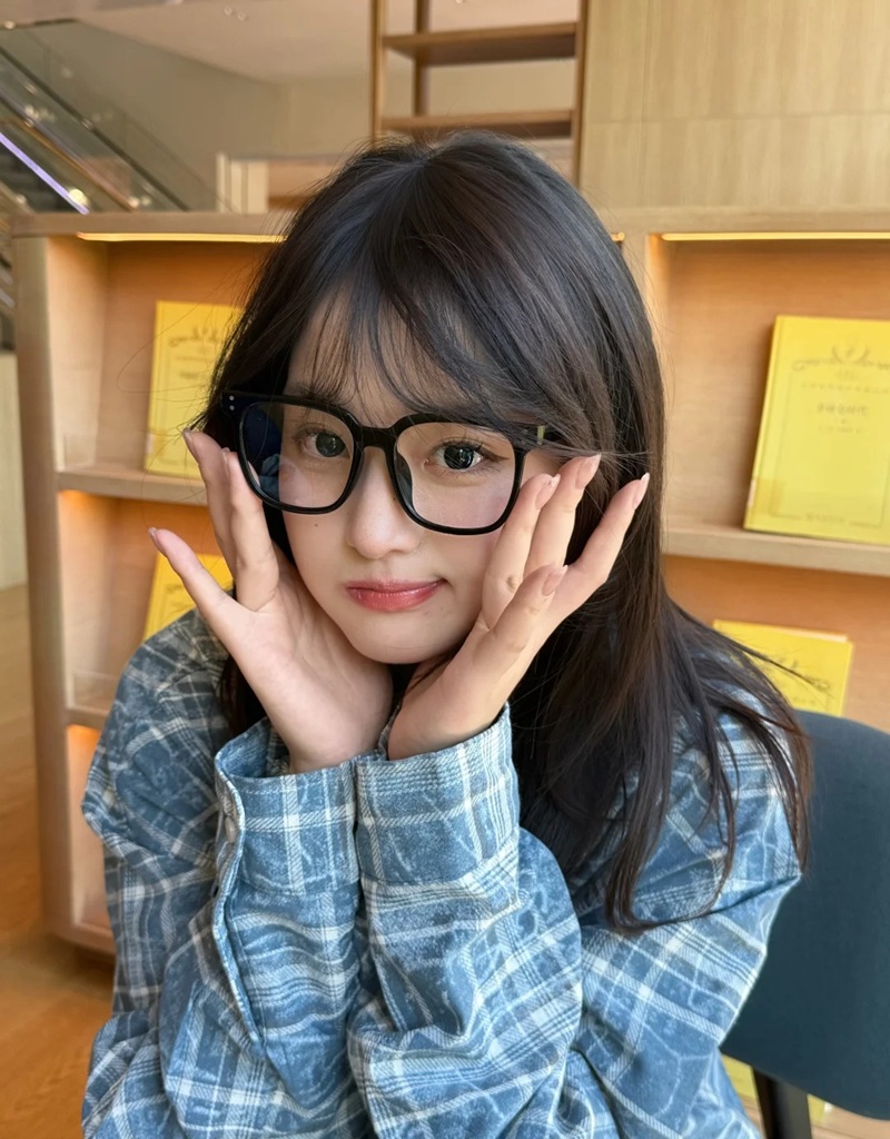 Gái Xinh Đeo Kính 3