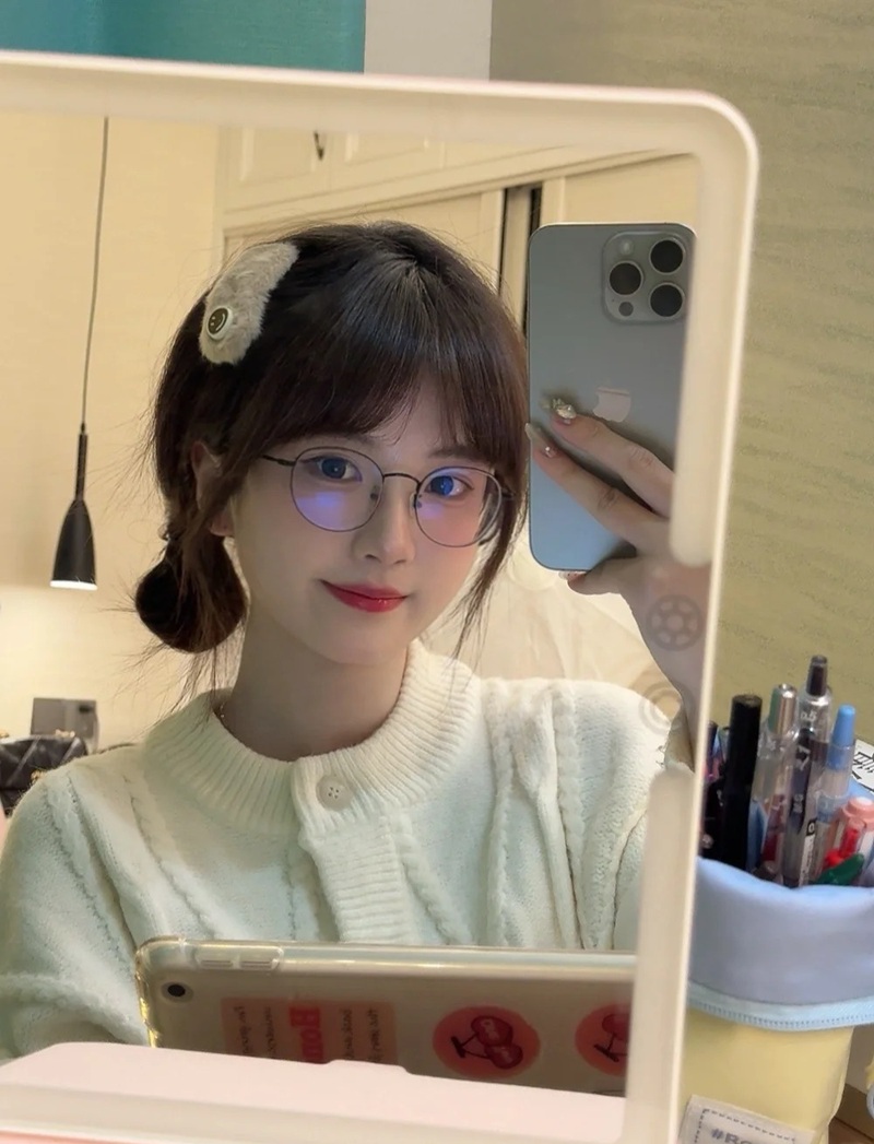 Gái Xinh Đeo Kính 40