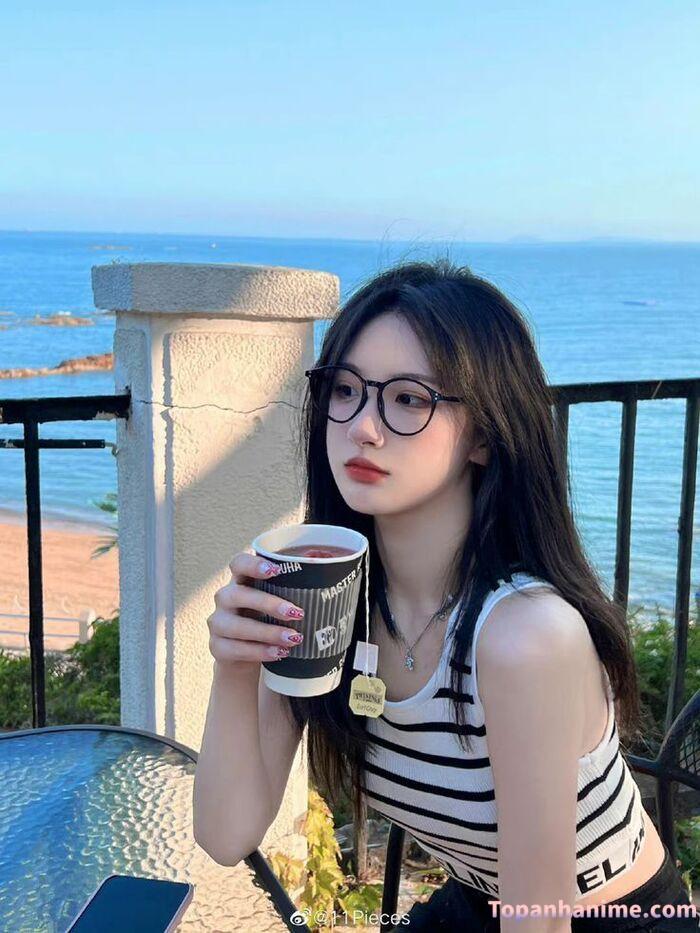 Ảnh gái xinh đeo kính 37