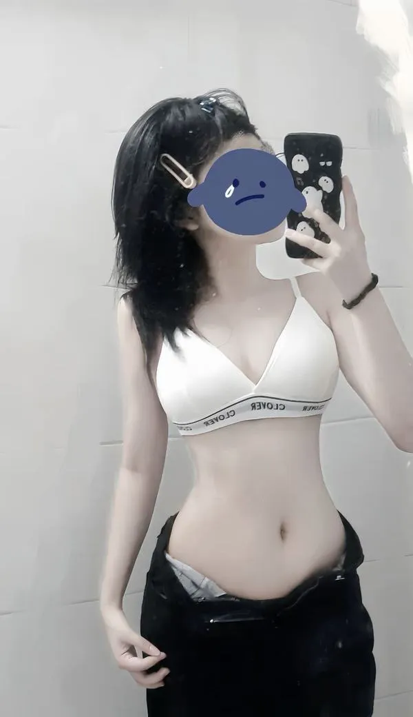 Ảnh Gái Xinh Khoe Ngực 15