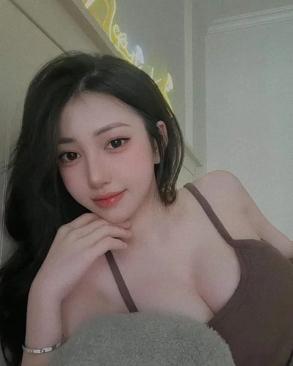 Ảnh Gái Xinh Khoe Ngực 38