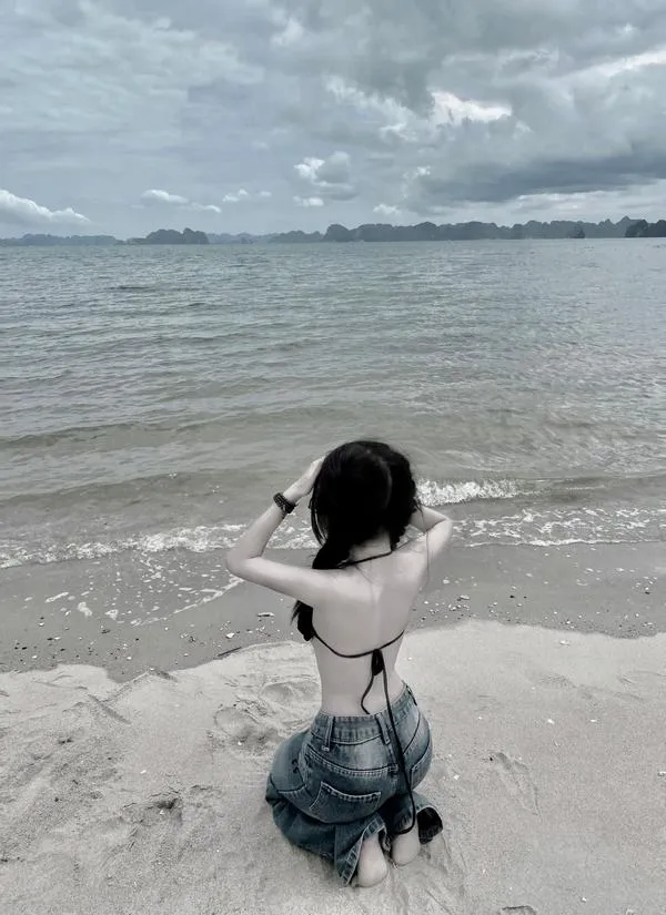 Ảnh Gái Xinh Mặc Bikini Che Mặt 38