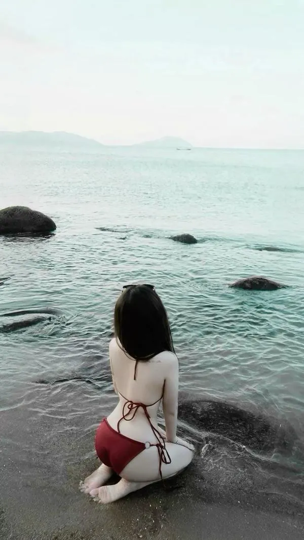 Ảnh Gái Xinh Mặc Bikini Che Mặt 39