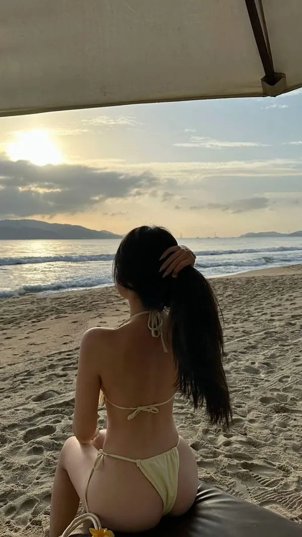 Ảnh Gái Xinh Mặc Bikini Che Mặt 50