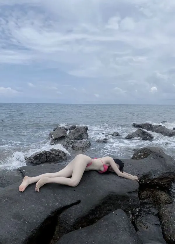 Ảnh Gái Xinh Mặc Bikini Che Mặt 29