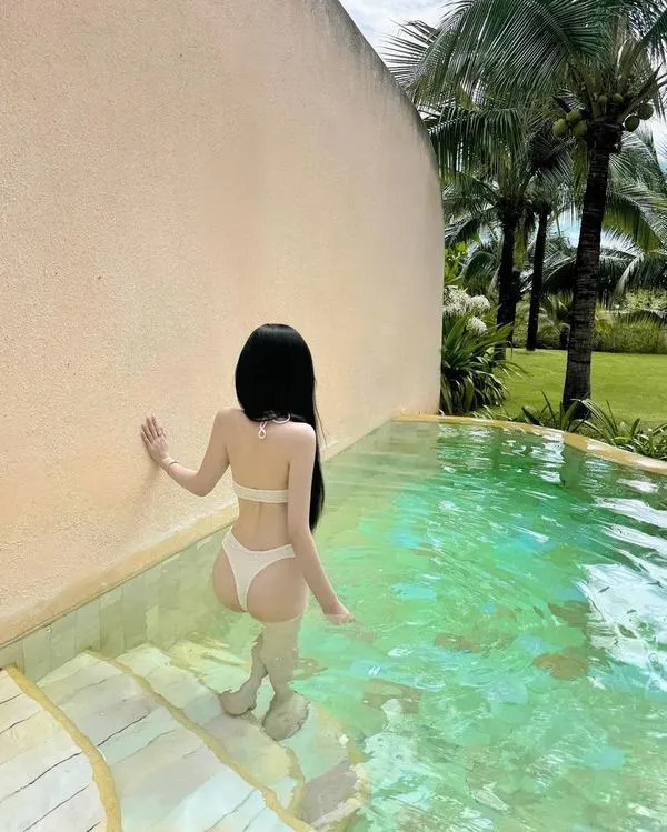 Ảnh Gái Xinh Mặc Bikini Che Mặt 56