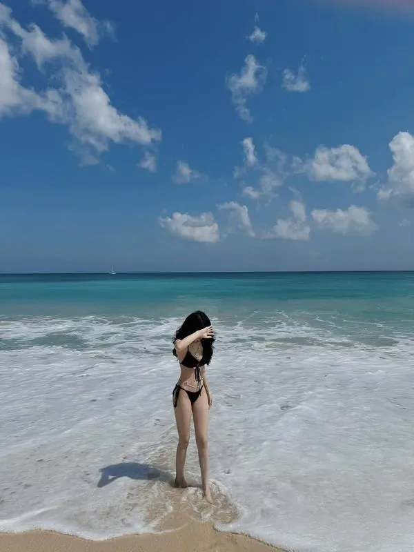 Ảnh Gái Xinh Mặc Bikini Che Mặt 11