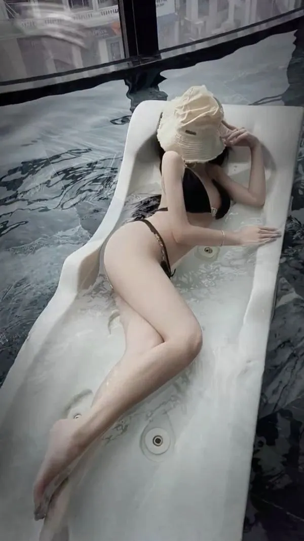 Ảnh Gái Xinh Mặc Bikini Che Mặt 20