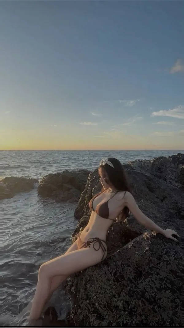 Ảnh Gái Xinh Mặc Bikini Che Mặt 22