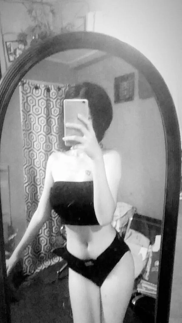 Ảnh Gái Xinh Mặc Bikini Che Mặt 23