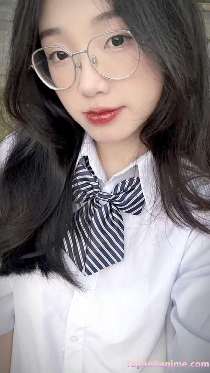 ảnh gái xinh tóc dài đeo kính che mặt 27