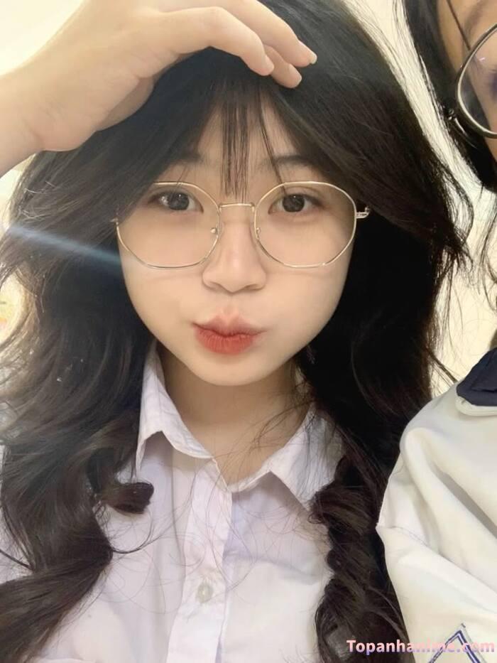 ảnh gái xinh tóc dài đeo kính che mặt 35