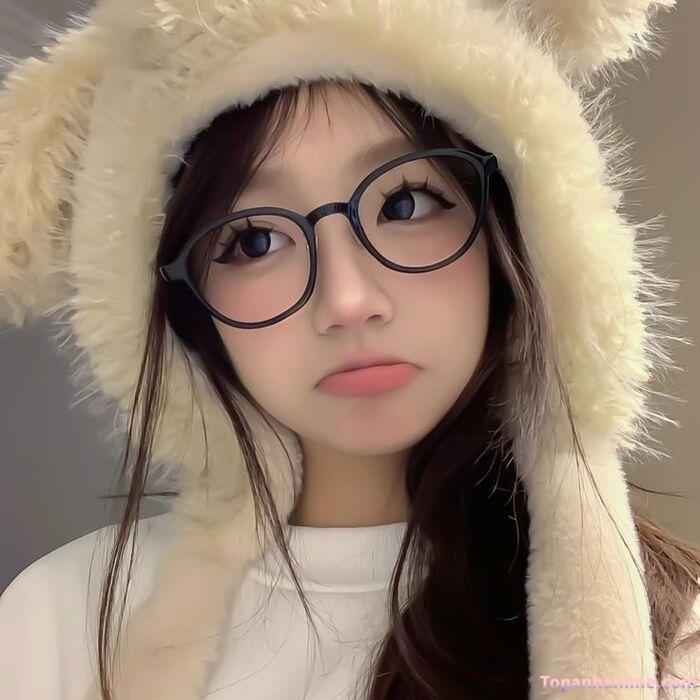 ảnh gái xinh tóc dài đeo kính che mặt 39