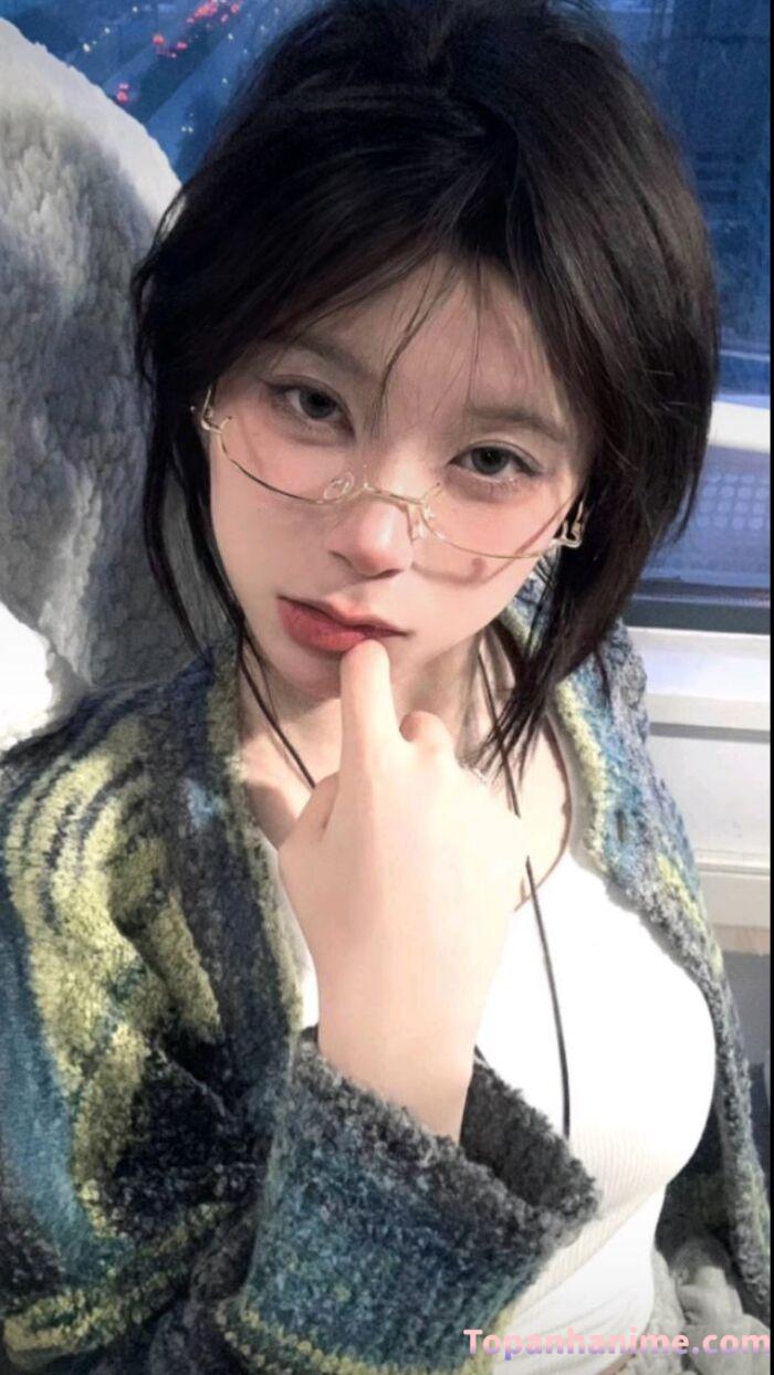 ảnh gái xinh tóc dài đeo kính che mặt 41