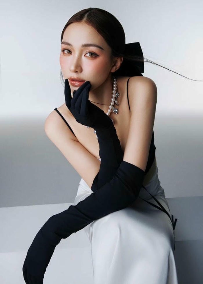 ảnh Hòa Minzy bikini 6