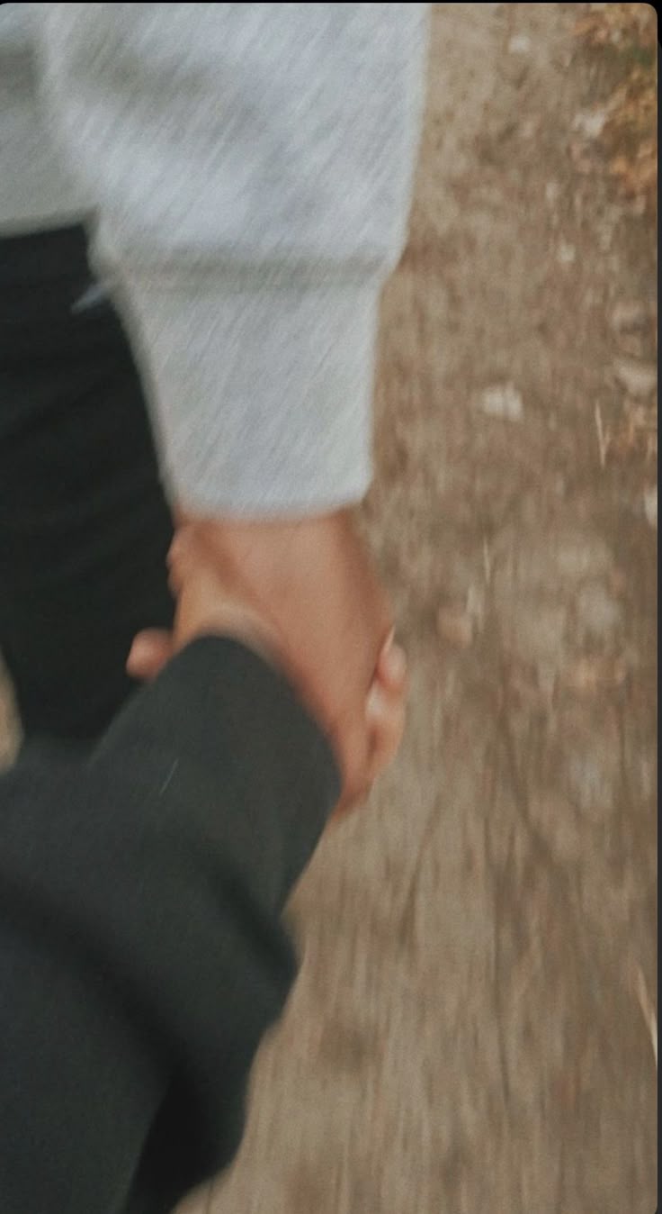 ảnh nắm tay nhau thật 5