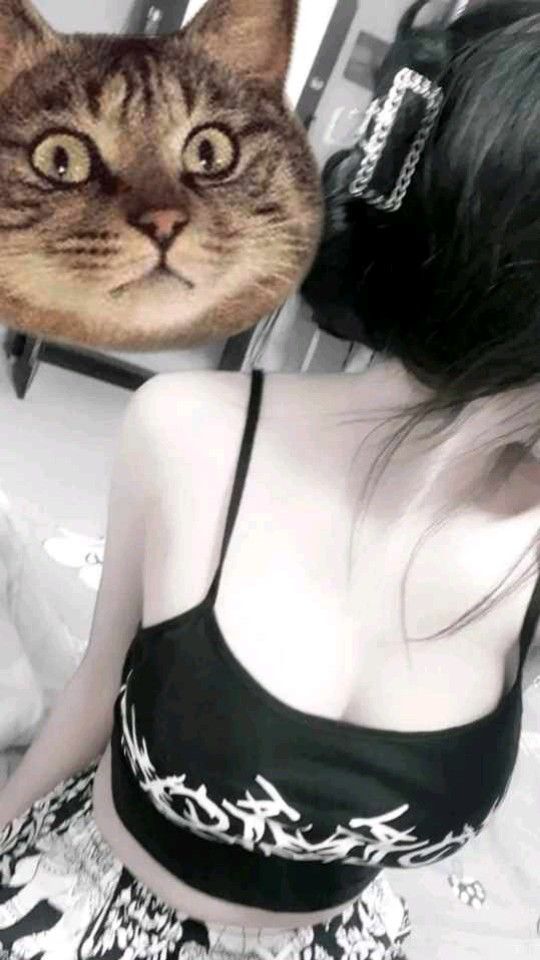 Ảnh ngực quyến rũ 9