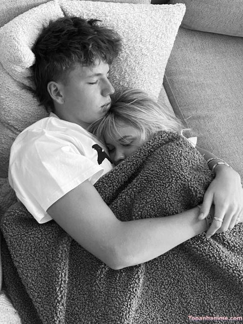 Ảnh ôm người yêu ngủ 8