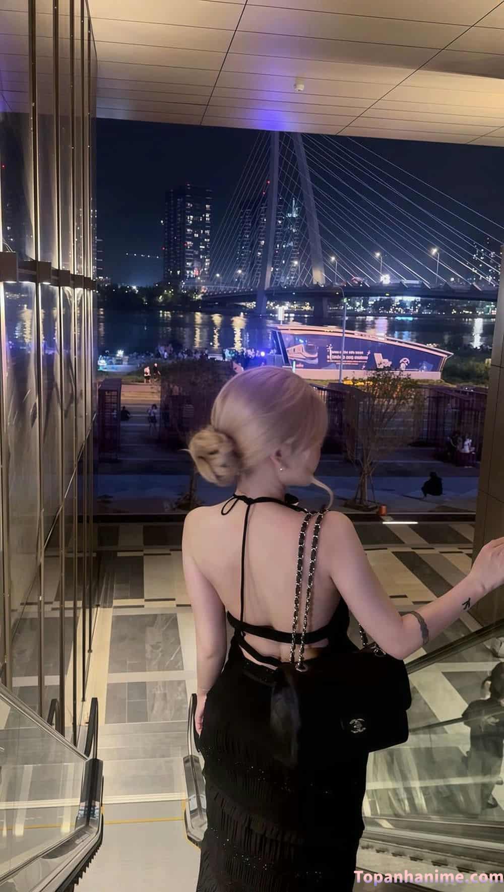 ảnh sau lưng cô gái 9