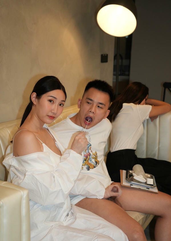 ảnh sex máy bay bà già 11