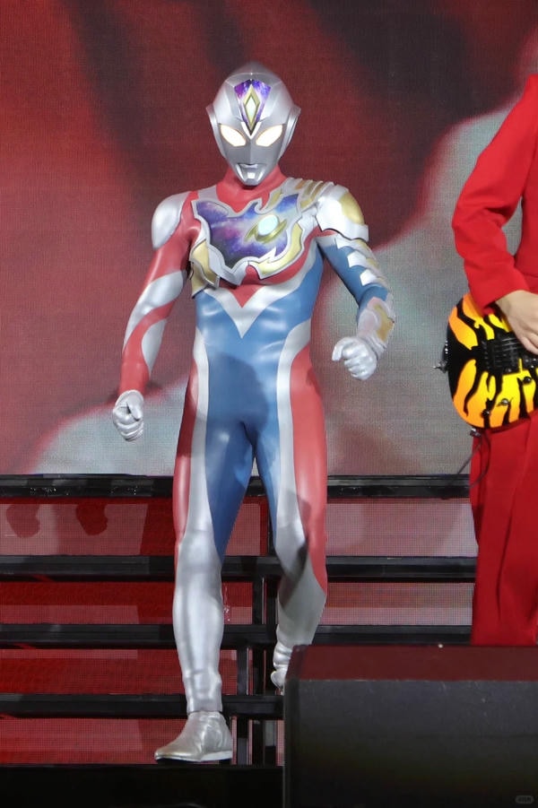 Siêu Nhân Điện Quang 13