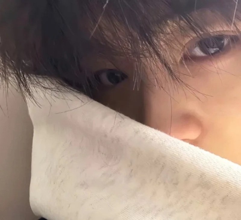 ảnh trai đẹp che mặt 31