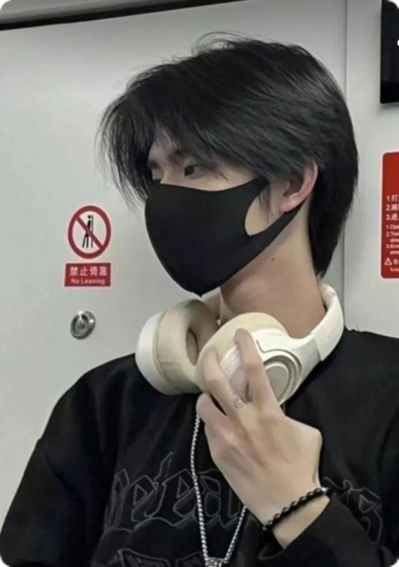 Ảnh trai đẹp đeo khẩu trang 26
