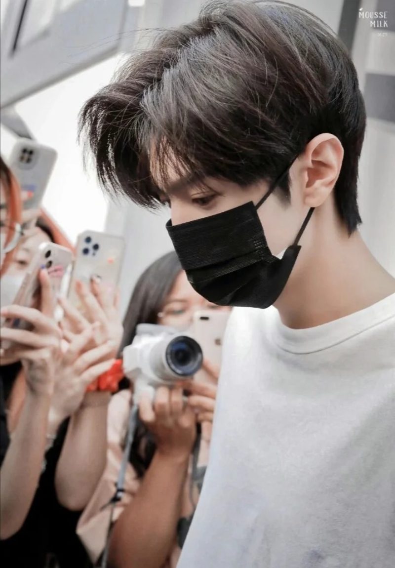 Ảnh trai đẹp đeo khẩu trang 23