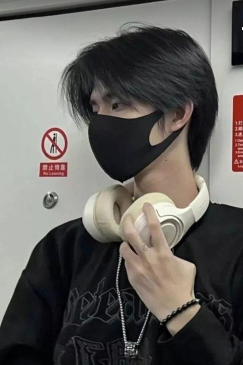 ảnh trai trung che mặt 17